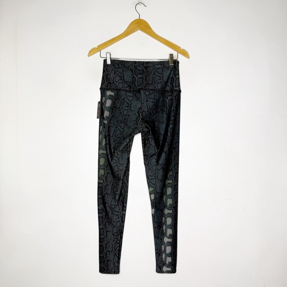 Onzie Hunter Viper High Rise Leggings Black Gray Snake Print Leggings Size M/L - Picture 2 of 6